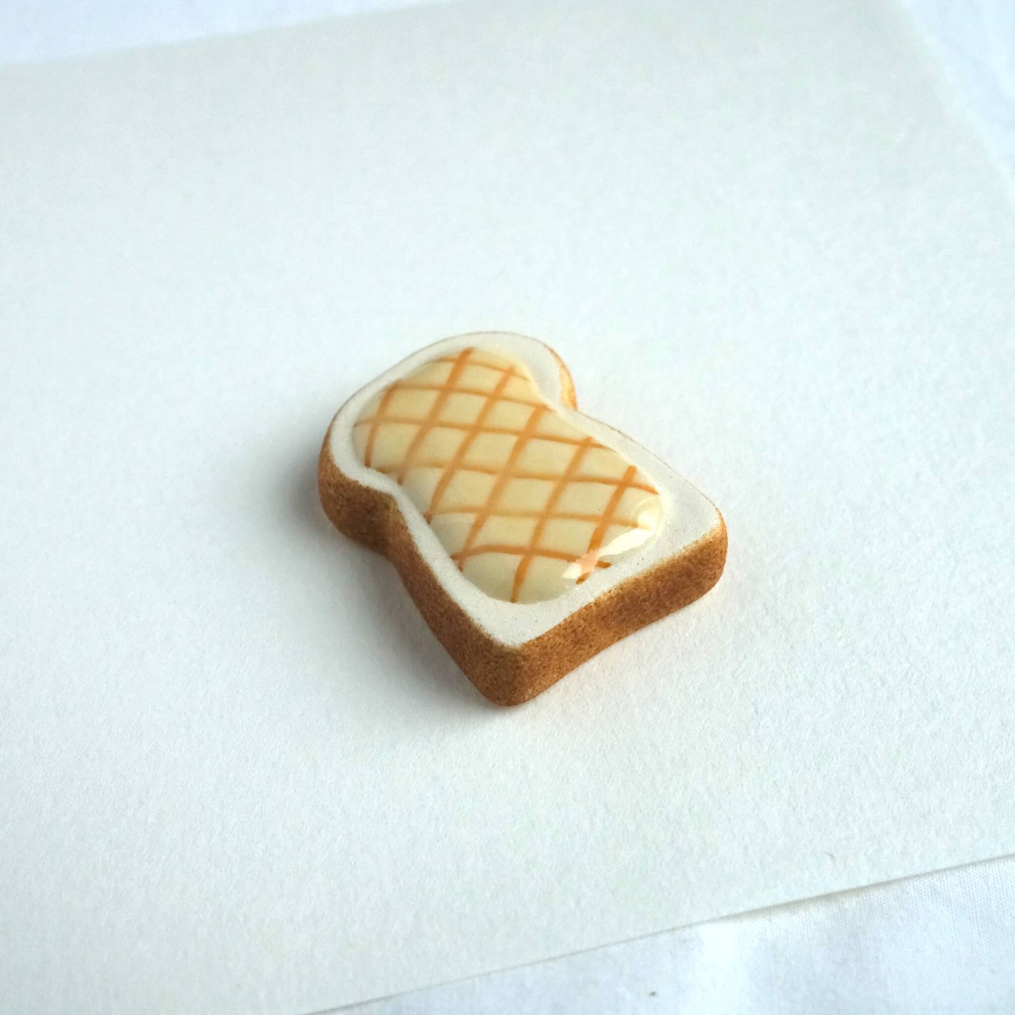 Side view of ceramic melon toast chopstick rest, adding a touch of Japanese Kawaii charm to your table.