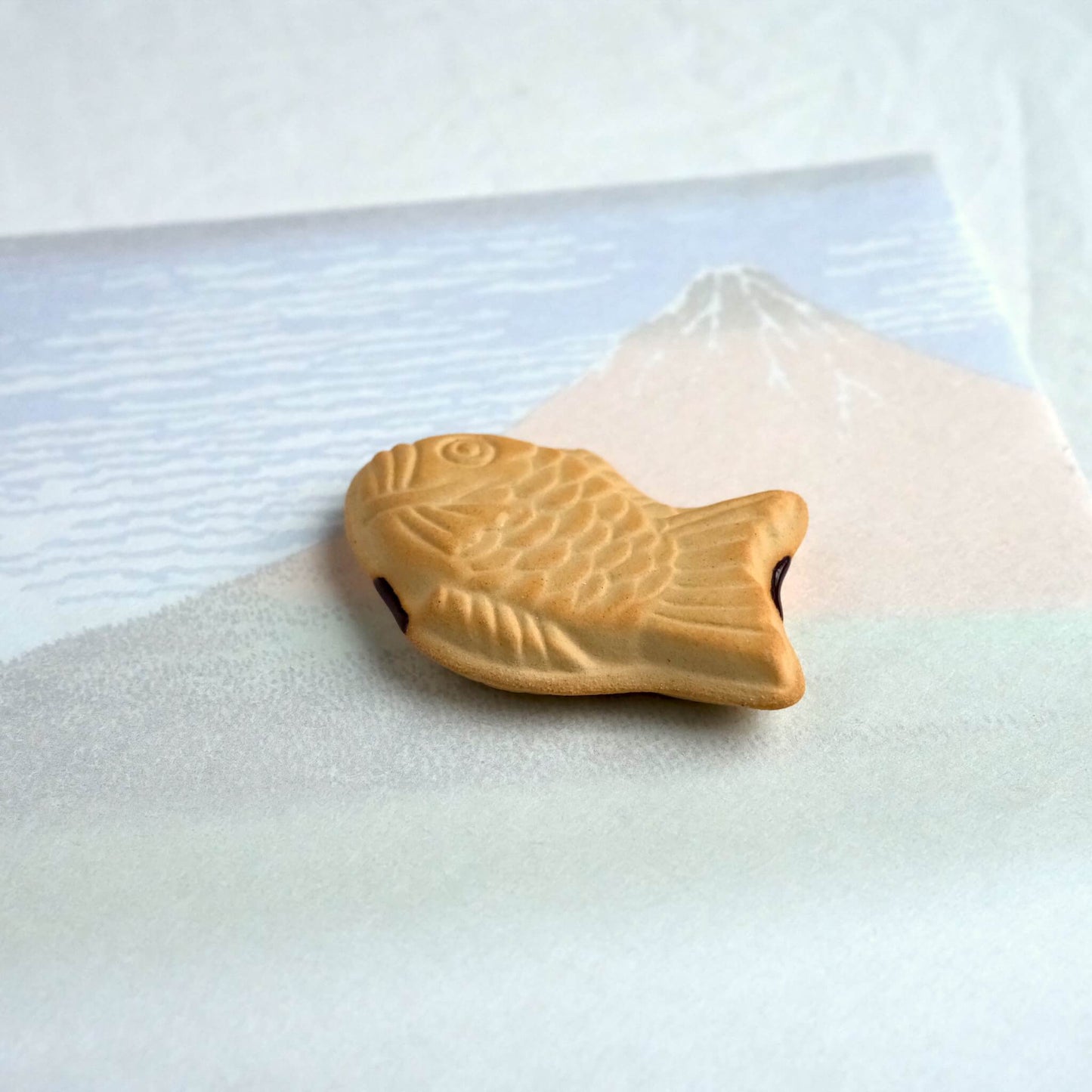 Top view of ceramic taiyaki chopstick rest, adding a touch of Japanese Kawaii charm to your table.