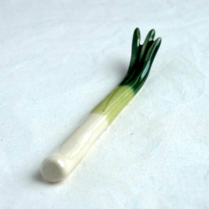 Top view of ceramic green onion chopstick rest, adding a touch of Japanese Kawaii charm to your table.

