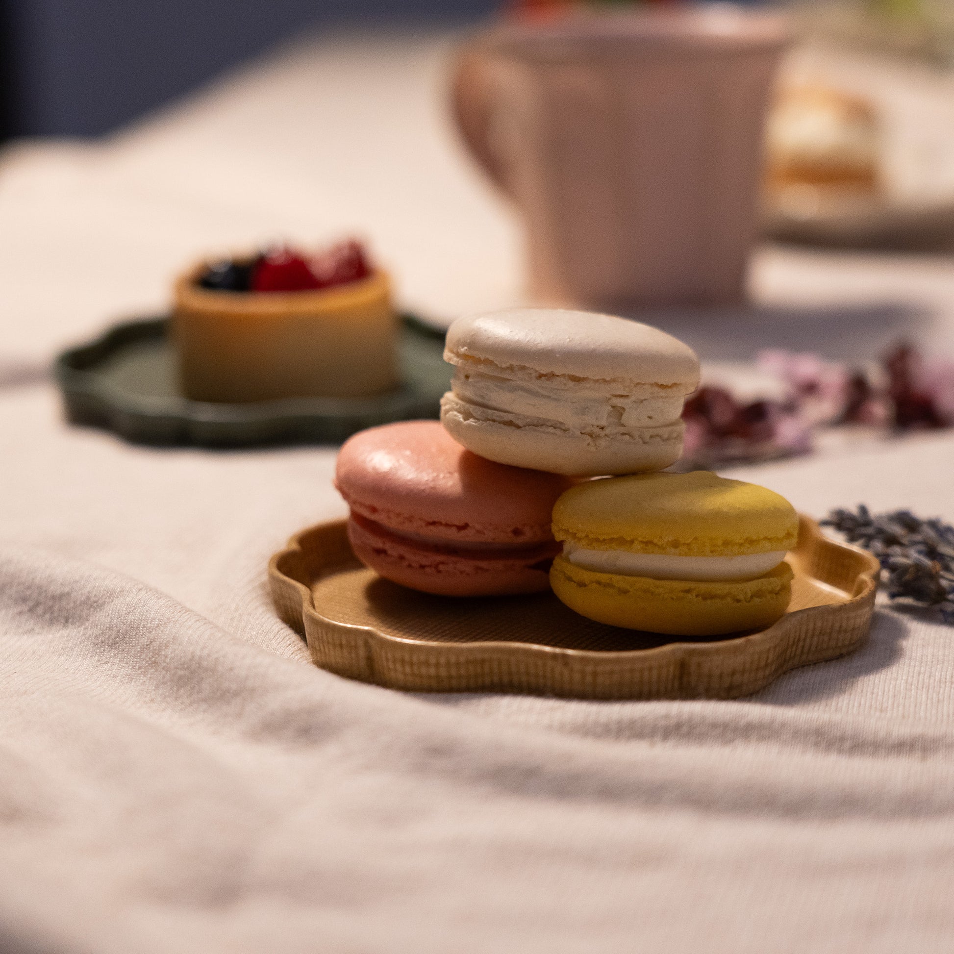 Kawaii floral shaped plate with colorful Macaroons