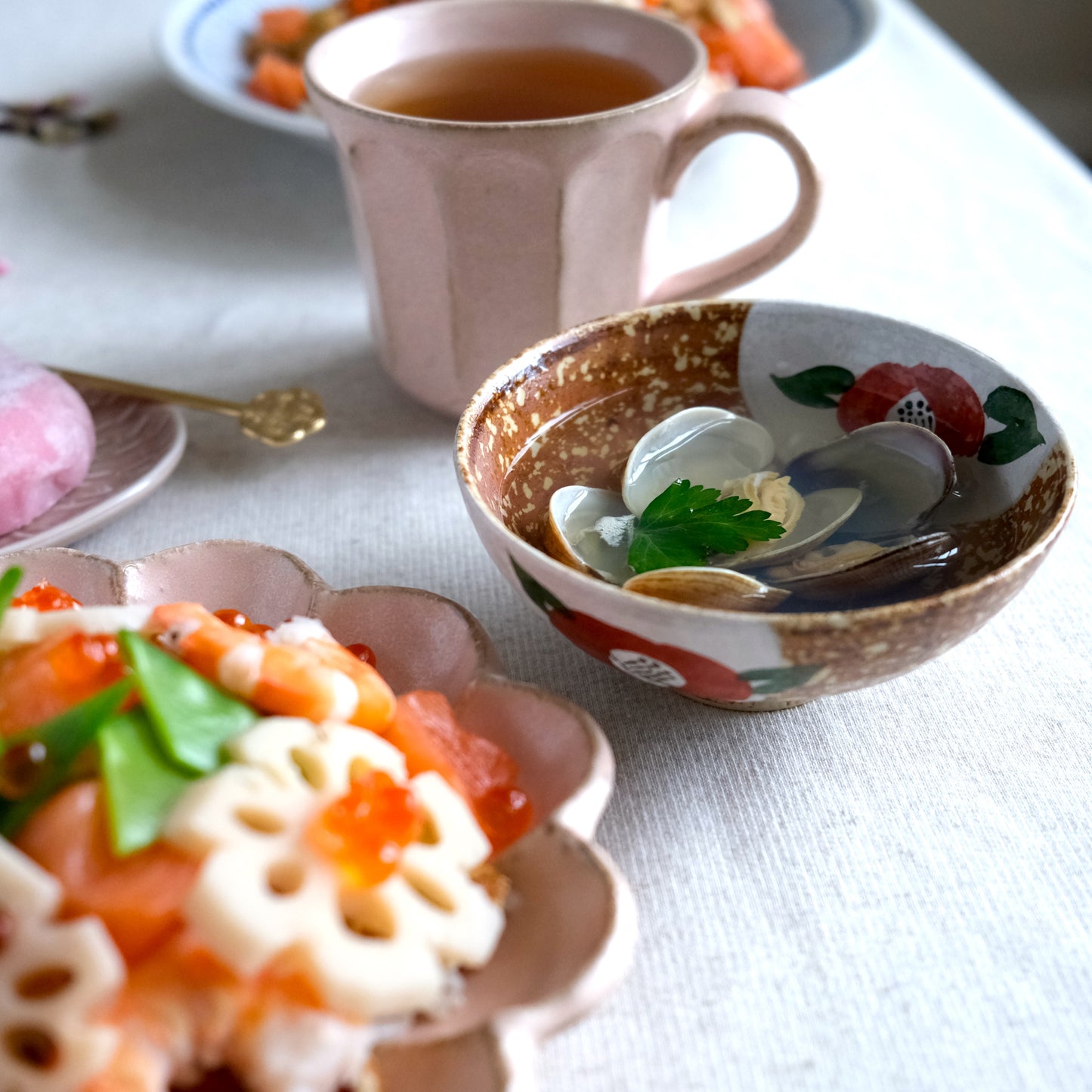 Hinamatsuri clam soup in Spring New Arrivals bowl.